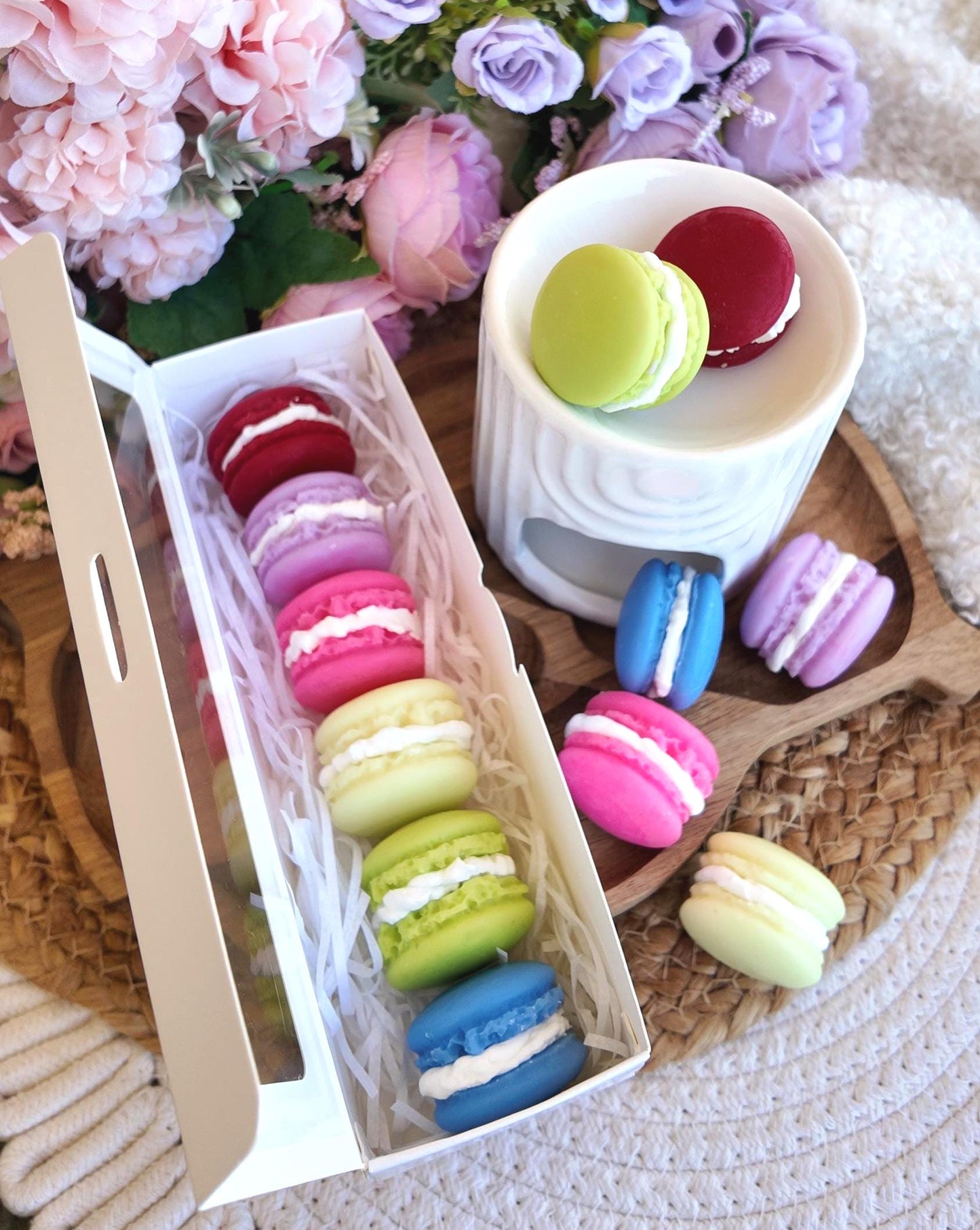 Cera de soja derretida en forma de macarons franceses, set en caja de 6 wax melts con aromas sorpresa