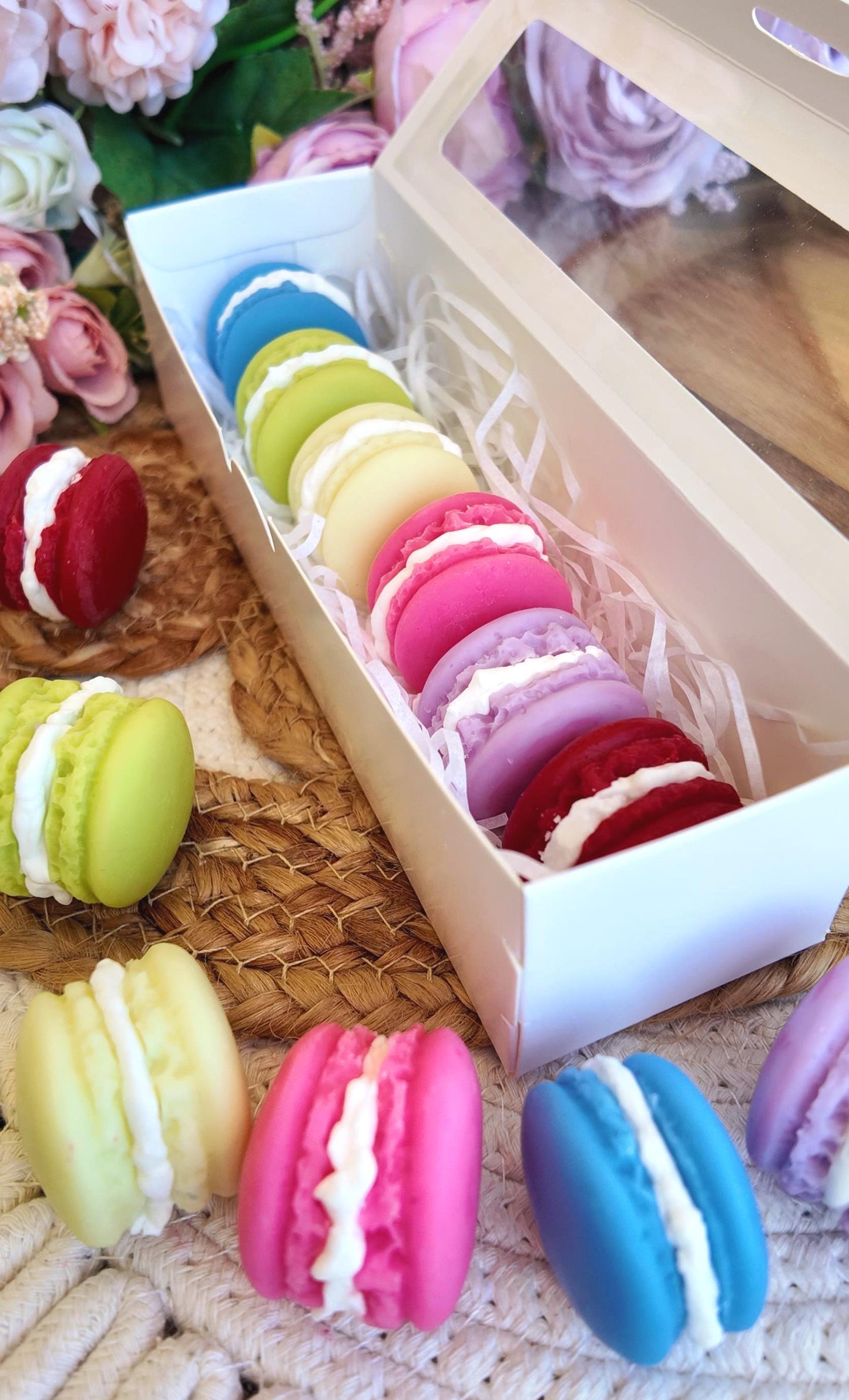 Cera de soja derretida en forma de macarons franceses, set en caja de 6 wax melts con aromas sorpresa