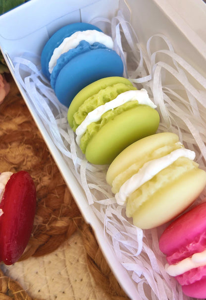 Cera de soja derretida en forma de macarons franceses, set en caja de 6 wax melts con aromas sorpresa