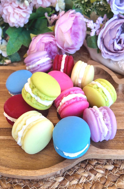 Cera de soja derretida en forma de macarons franceses, set en caja de 6 wax melts con aromas sorpresa