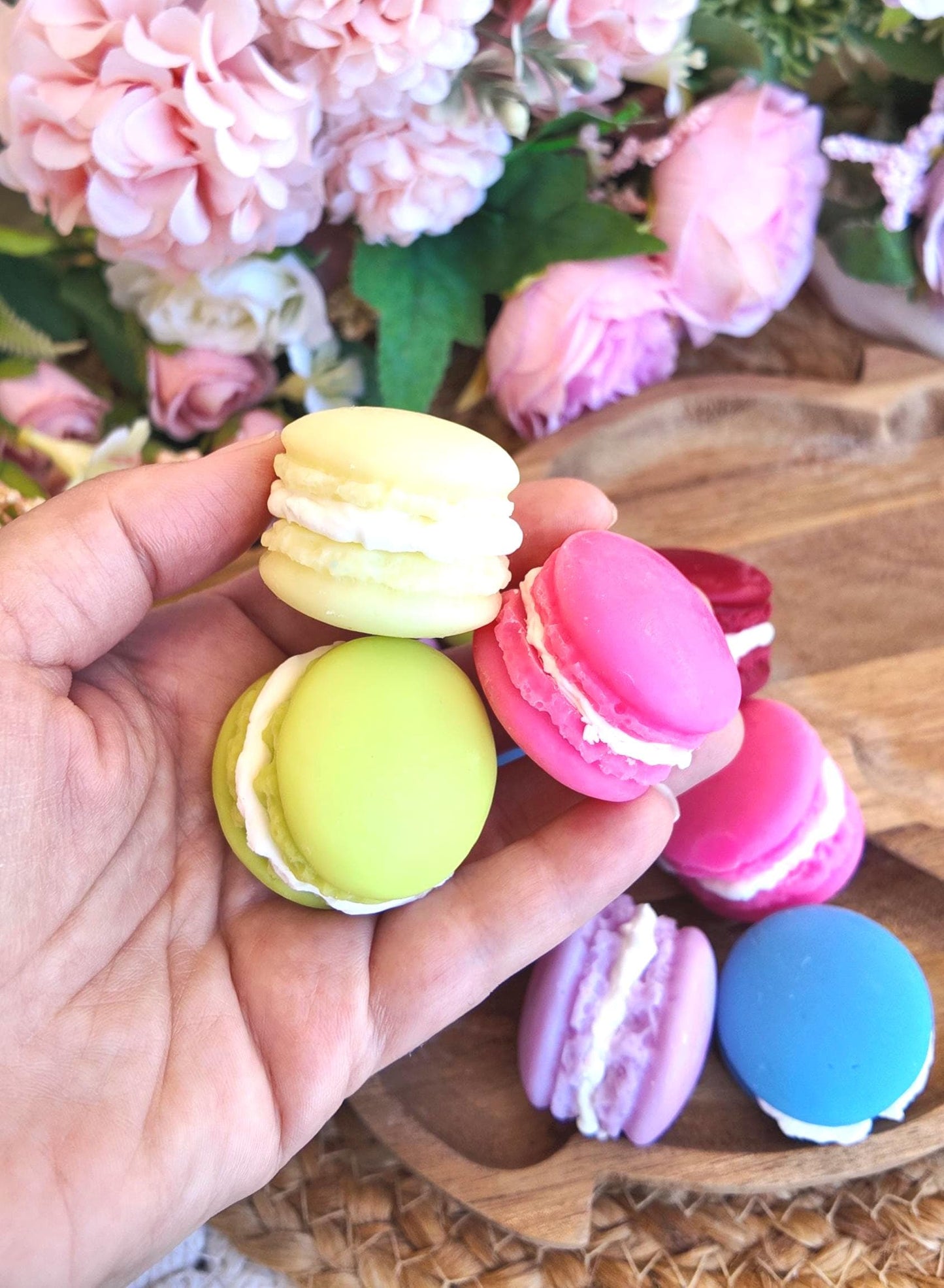 Cera de soja derretida en forma de macarons franceses, set en caja de 6 wax melts con aromas sorpresa