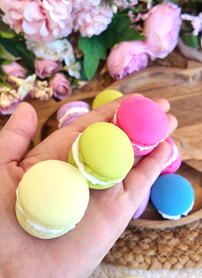 Cera de soja derretida en forma de macarons franceses, set en caja de 6 wax melts con aromas sorpresa