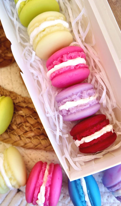 Cera de soja derretida en forma de macarons franceses, set en caja de 6 wax melts con aromas sorpresa