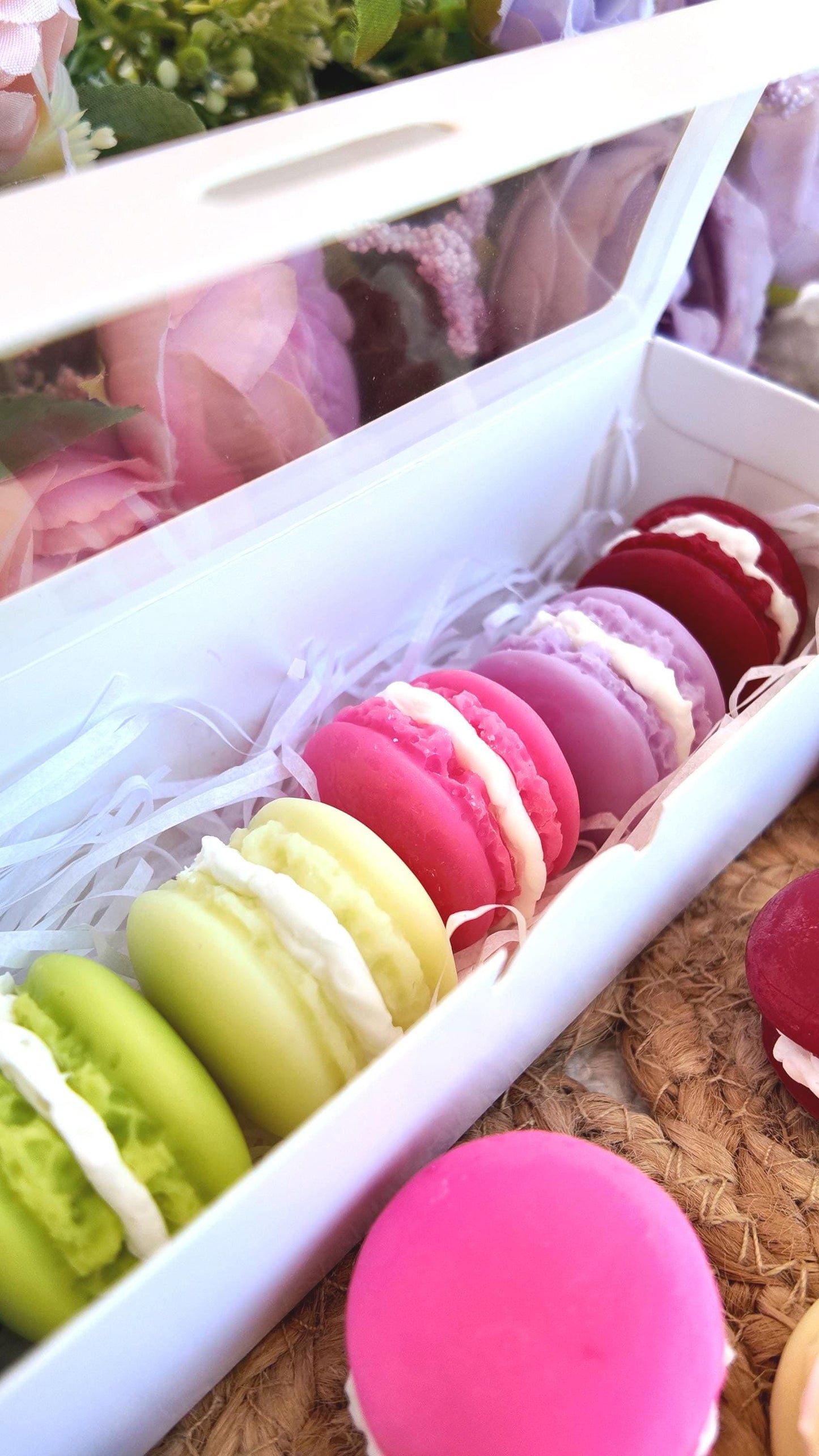 Cera de soja derretida en forma de macarons franceses, set en caja de 6 wax melts con aromas sorpresa